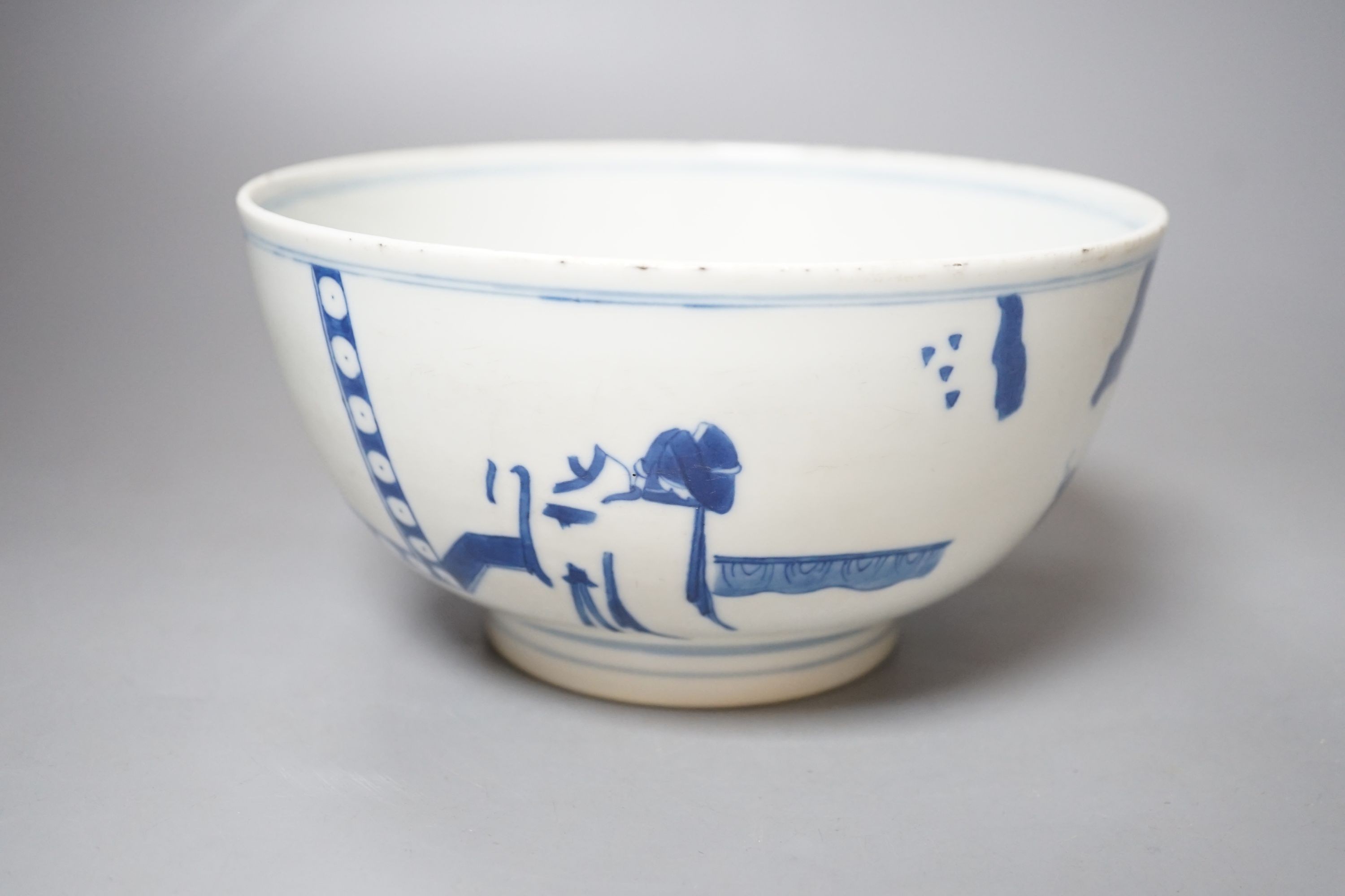 A Chinese blue and white bowl, diameter 16.5cm